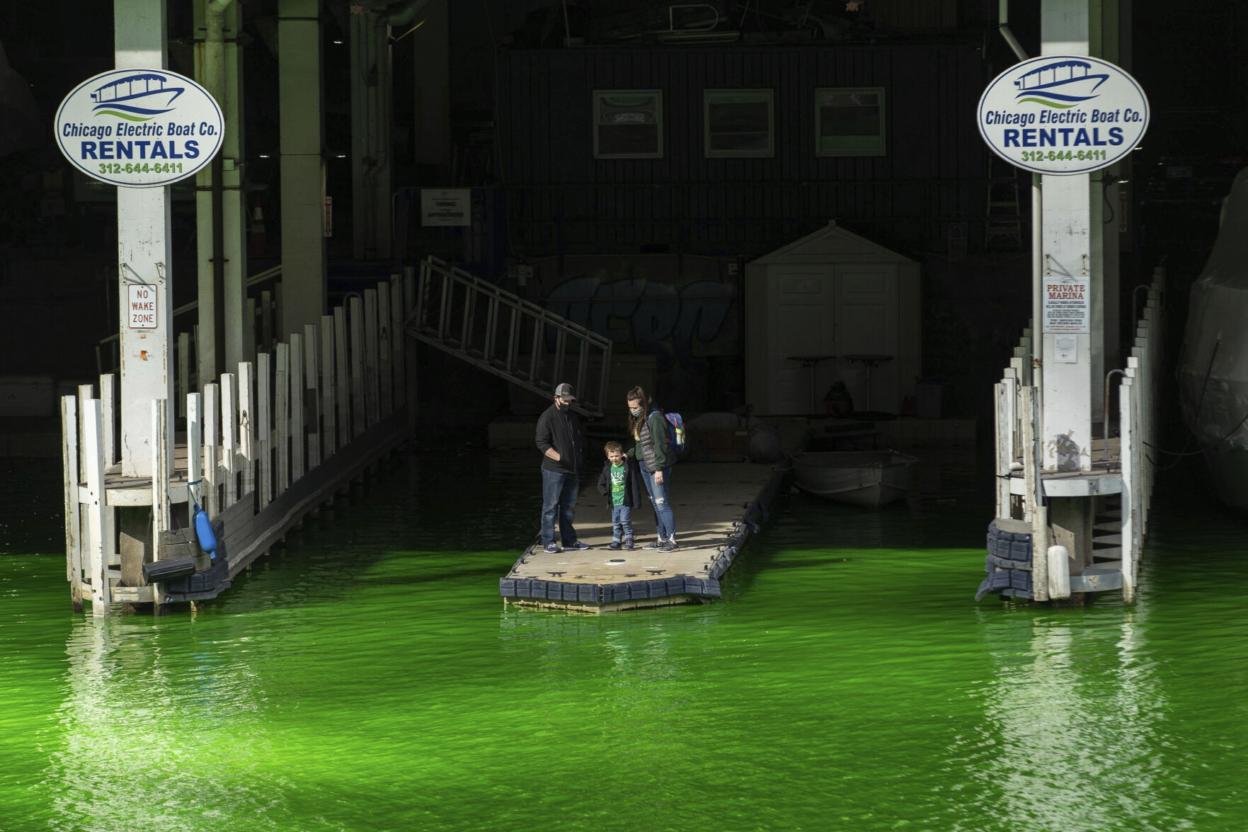 Virus Outbreak-Chicago River